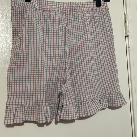 M
Gray Mis

JDY check frill short co-ord in light grey - Picture 4 of 4